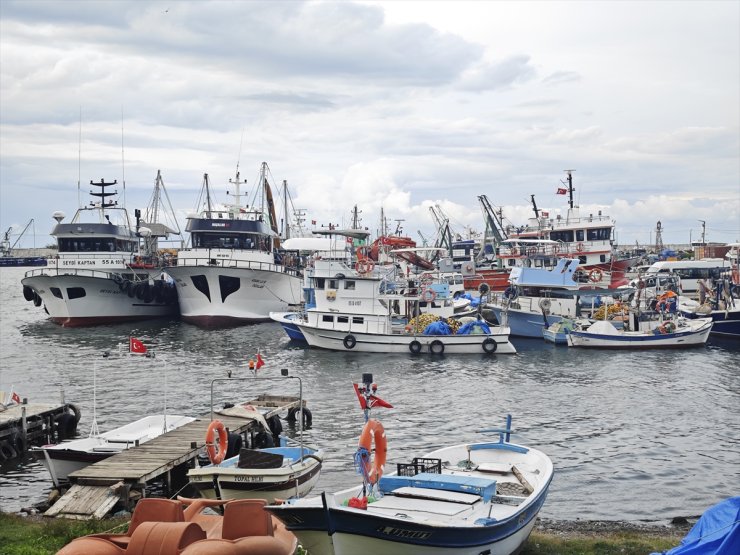 Samsun'da balıkçılar olumsuz hava koşulları nedeniyle denize açılamadı