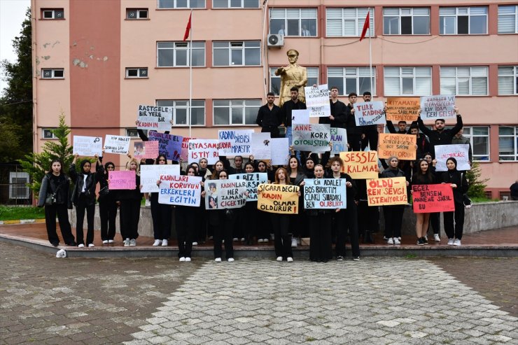 Samsun'da üniversite öğrencileri, kadın cinayetlerine dikkati çekmek için yürüdü