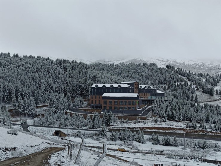 Karadeniz'de 5 ilde yüksek kesimlere kar düştü