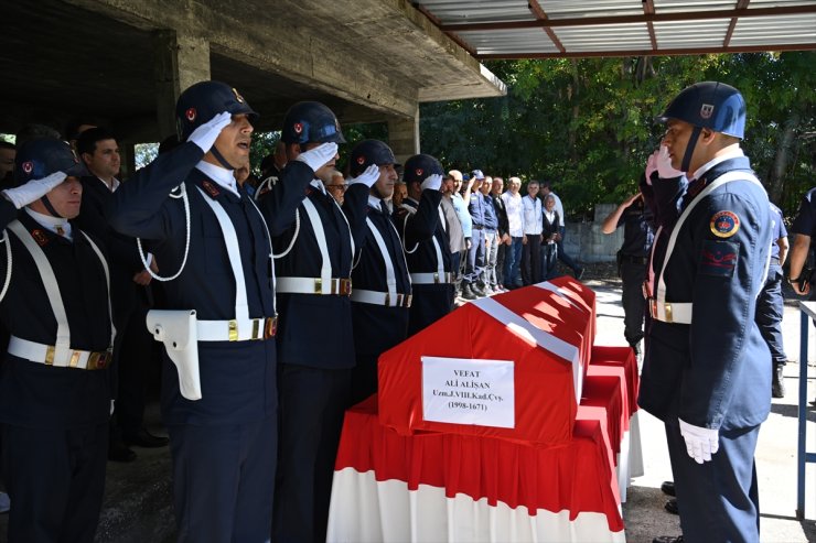 Van'da beyin kanaması sonucu vefat eden askerin cenazesi Osmaniye'de defnedildi