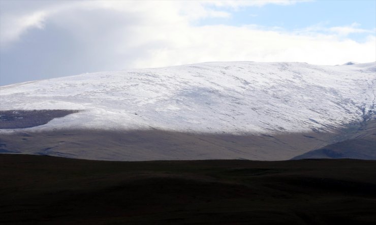 Ardahan, Ağrı ve Kars'ın dağları karla kaplandı