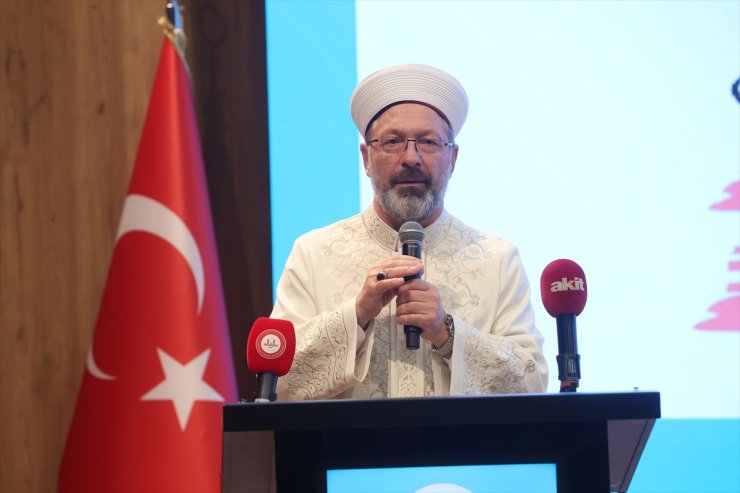 Diyanet İşleri Başkanı Erbaş, İstanbul'da düzenlenen aile forumuna katıldı: