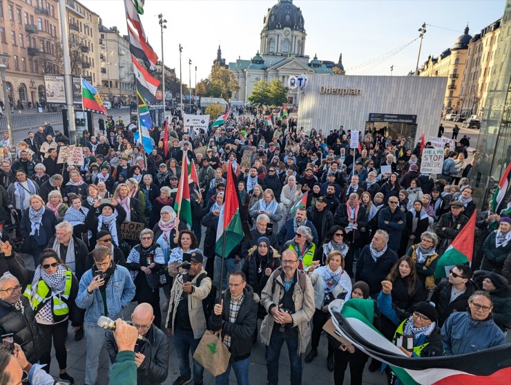 İsrail'in Gazze ve Lübnan'a saldırıları Stockholm'de protesto edildi