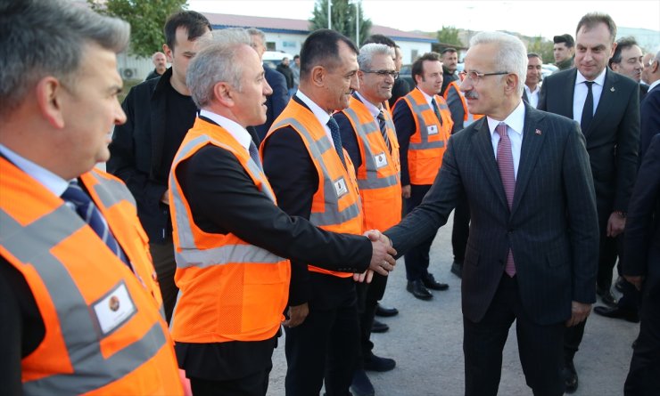 Ulaştırma ve Altyapı Bakanı Uraloğlu, Malatya'da yapımı süren çevre yolunda incelemede bulundu