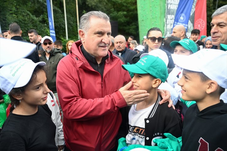 Bakan Bak, Kurt Kemeri Orman Parkı'ndaki Orman Temizliği Etkinliği'ne katıldı