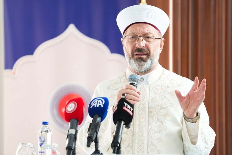 Diyanet İşleri Başkanı Ali Erbaş, Amine Hatun Camisi'nde icazet merasimine katıldı: