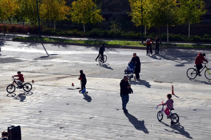 Muş'ta çocuklar "Teknoloji Bağımlılığına Karşı Yöresel Çocuk Oyunları" etkinliğinde eğlendi