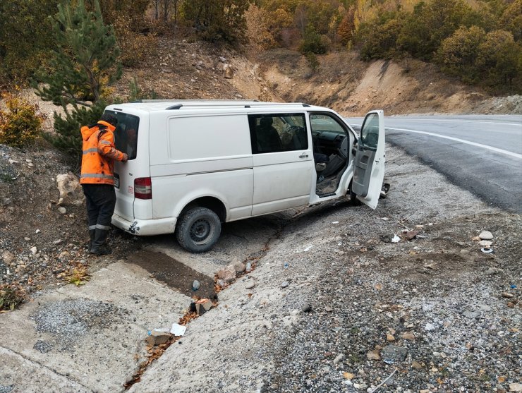 Sivas'ta otomobille minibüsün çarpıştığı kazada 10 kişi yaralandı