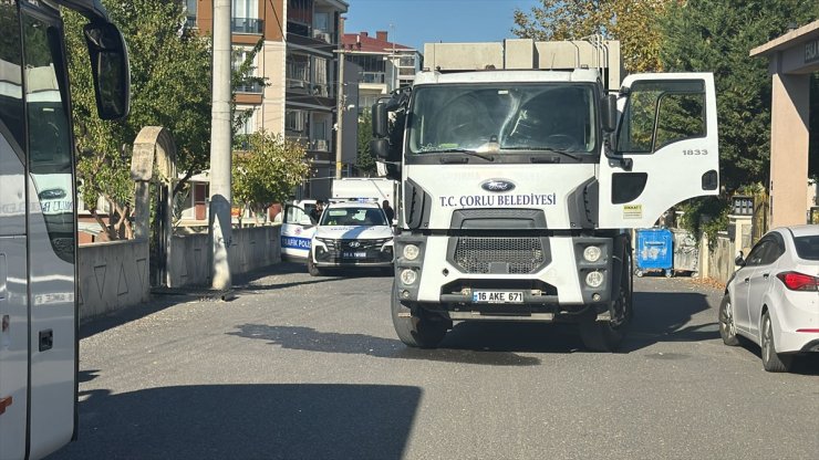 Tekirdağ'da çöp kamyonunun çarptığı kişi yaralandı