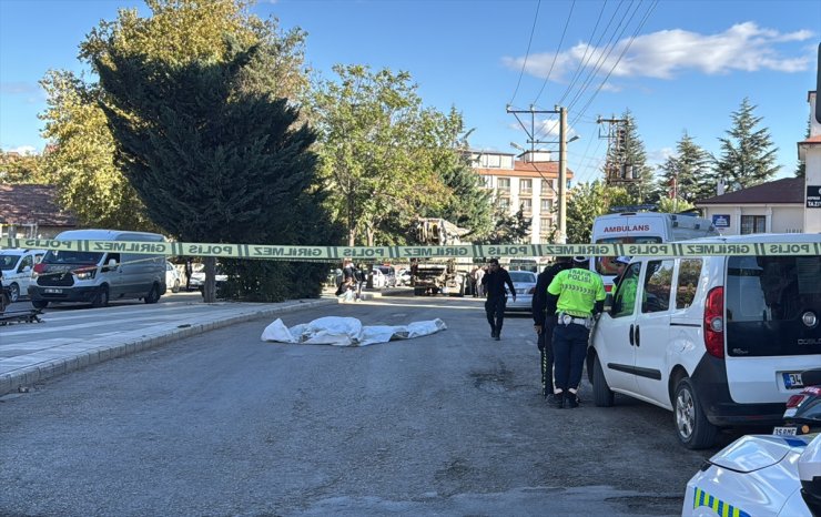 Elazığ'da beton pompasının çarptığı yaya öldü