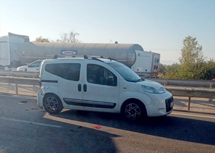 Bursa'da zincirleme trafik kazasında 9 kişi yaralandı