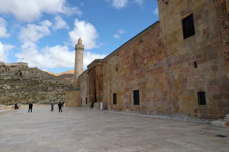 Divriği Ulu Camii ve Darüşşifası, restorasyonun ardından yaklaşık 40 bin kişiyi ağırladı