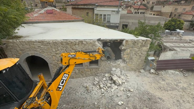 Kapadokya Alan Başkanlığınca Ürgüp'te ruhsatsız restoran yıkıldı