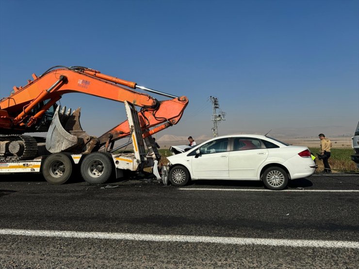 Afyonkarahisar'daki trafik kazasında karakol komutanı astsubay öldü, 15 kişi yaralandı