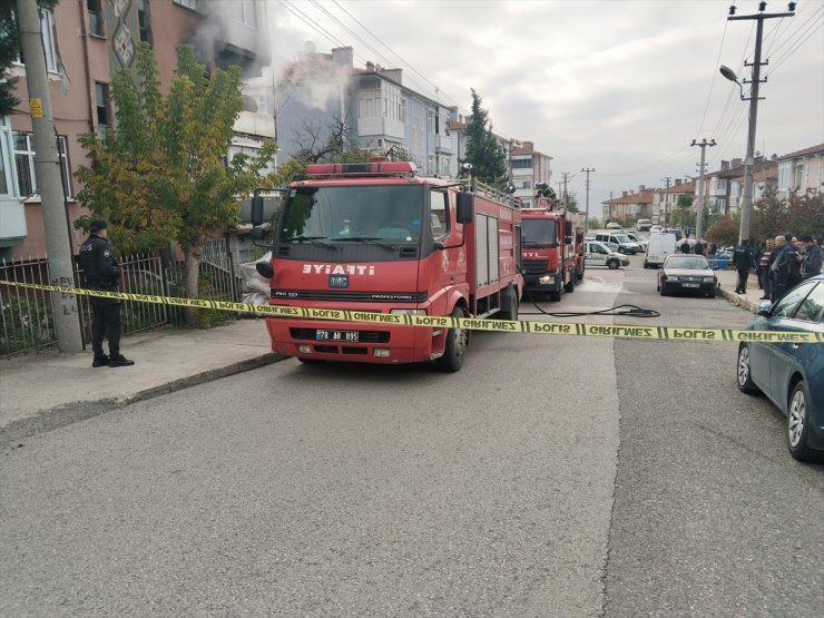 Karabük'te apartman dairesinde çıkan yangın söndürüldü