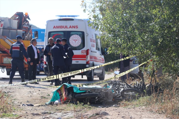 Burdur'da kediye çarpması sonucu şarampole devrilen motosiklet sürücüsü öldü