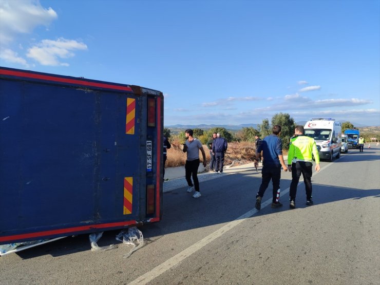 Çanakkale'de şarampole devrilen kamyondaki 2 kişi yaralandı