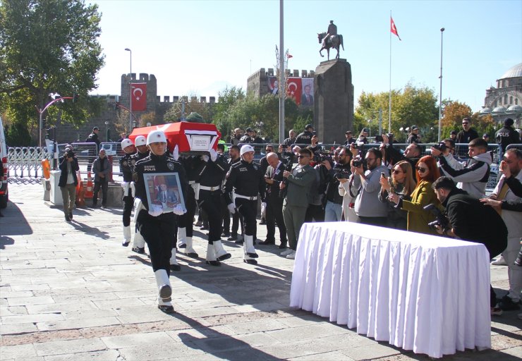 Eski Bakan Sabahattin Çakmakoğlu'nun cenazesi memleketi Kayseri'de defnedildi