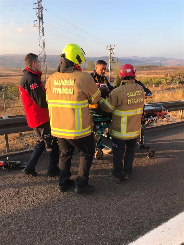 İstanbul-İzmir Otoyolu'nun Balıkesir kesimindeki trafik kazasında 3 kişi yaralandı