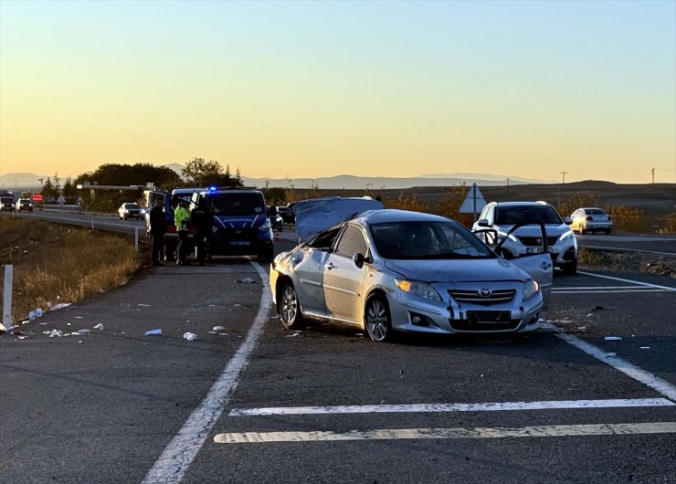 Kırıkkale'de devrilen otomobildeki 2 kişi öldü, 3 kişi yaralandı