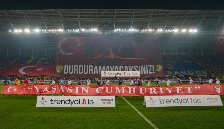 MKE Ankaragücü taraftarından TUSAŞ için anlamlı koreografi: "DURDURAMAYACAKSINIZ!"