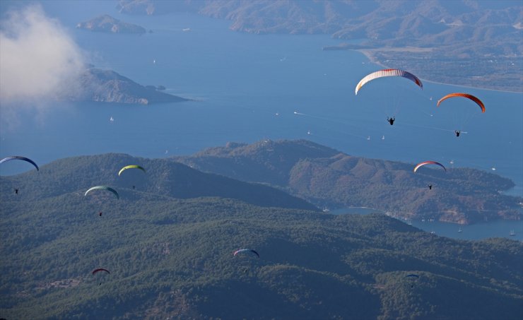 Muğla'da 24. Uluslararası Ölüdeniz Hava Oyunları Festivali devam ediyor