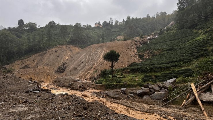 Rize'de sağanak hayatı olumsuz etkiledi