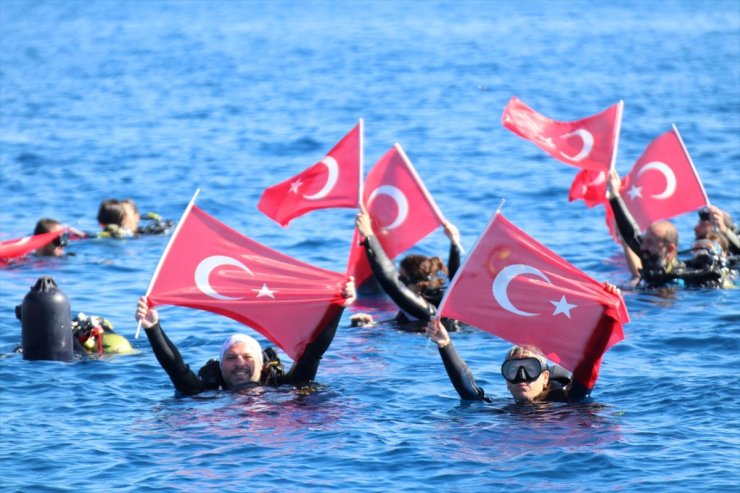 Antalya'da "Ecdadın Yolunda Cumhuriyet'e Saygı Yürüyüşü" yapıldı