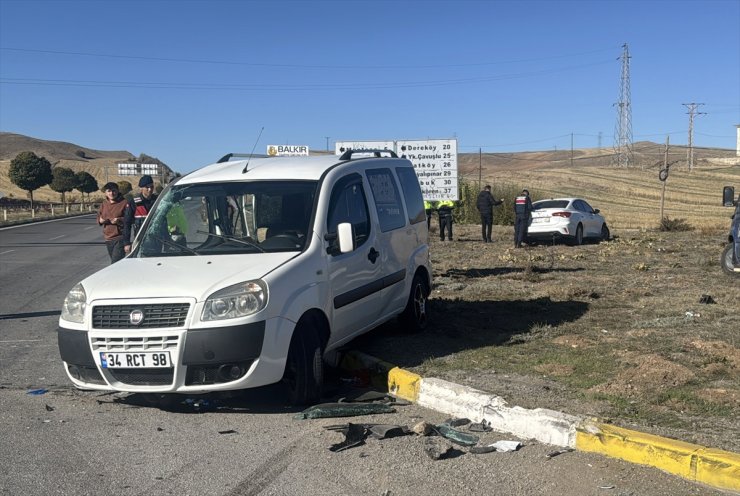 Sivas'ta trafik kazasında 8 kişi yaralandı