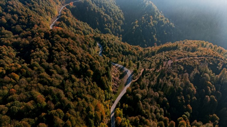 Çam Dağı'na hazan mevsiminin renkleri hakim oldu