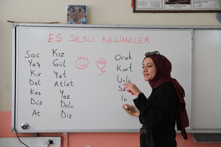 Eda öğretmen canlandırmalı eğitimlerle dersleri eğlenceli hale getiriyor