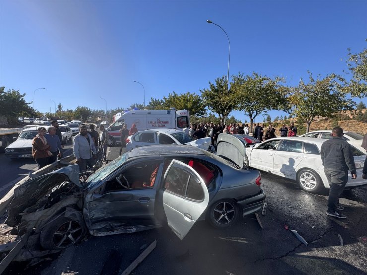 Şanlıurfa'da zincirleme trafik kazasında 7 kişi yaralandı