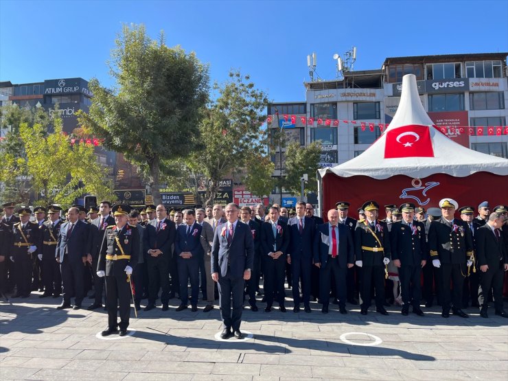 Van, Bitlis, Muş ve Hakkari'de Cumhuriyet'in 101. yıl dönümü kutlanıyor