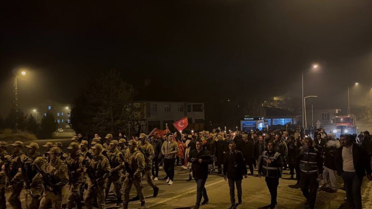 Kars ve Ağrı'da fener alayı düzenlendi