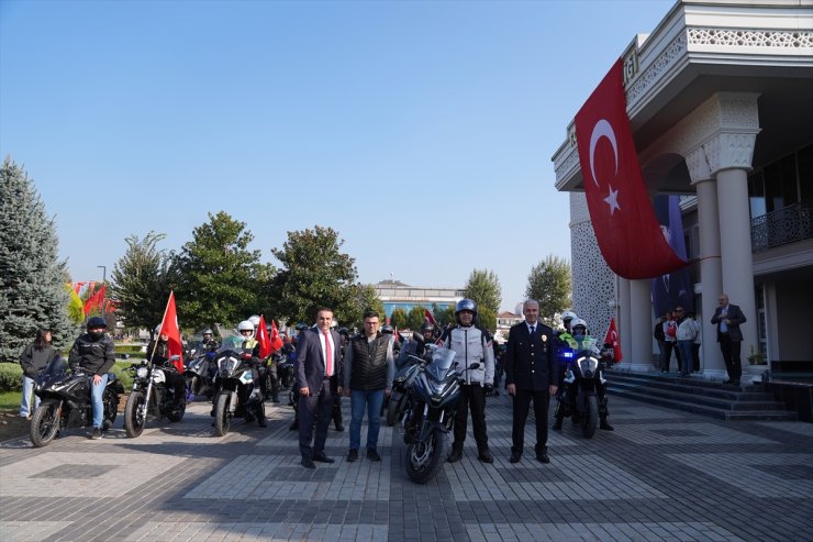 Düzce'de "Cumhuriyet Motosiklet Turu" düzenlendi