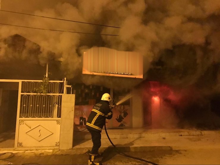 Hatay'da iş yerinin kundaklanması güvenlik kamerasında