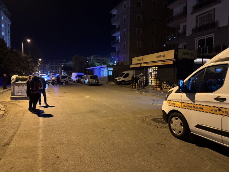 İzmir'de silahlı kavgada açılan ateşle ağır yaralanan polis memuru hayatını kaybetti