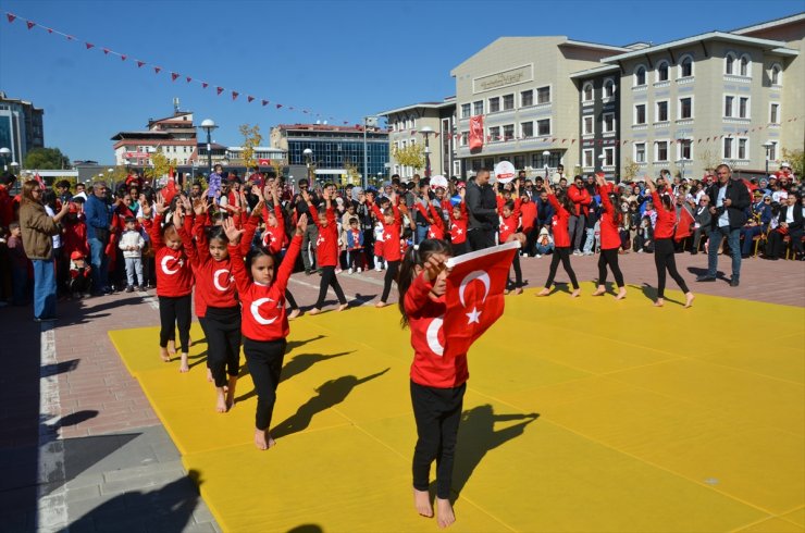 Van, Hakkari, Bitlis ve Muş'ta Cumhuriyet'in 101. yıl dönümü kutlamaları