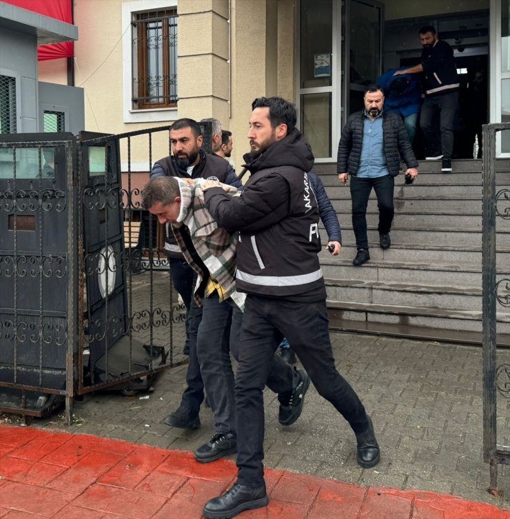 Sakarya'da arbedede düşürüldüğü sırada otomobilin ezdiği gencin ölümüne ilişkin 5 gözaltı