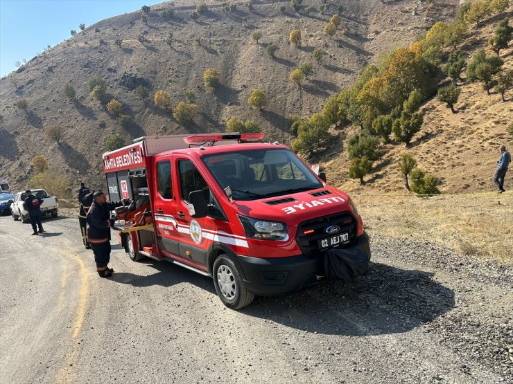 Adıyaman'da devrilen hafif ticari araçtaki 2 kişi öldü