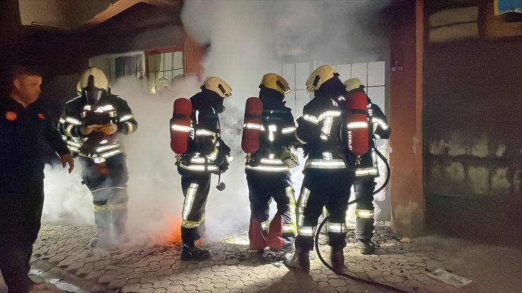 Kayseri'de ayakkabı imalathanesinde çıkan yangın söndürüldü