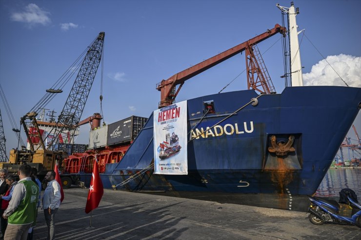 Türk STK'lar Lübnan'a 1000 tonluk yardım malzemesi gönderdi