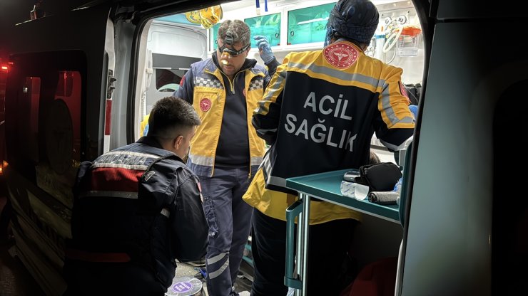 Adıyaman'da devrilen otomobildeki 5 kişi yaralandı