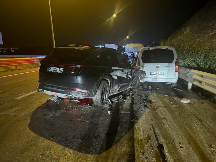 Afyonkarahisar'da zincirleme trafik kazasında 18 kişi yaralandı