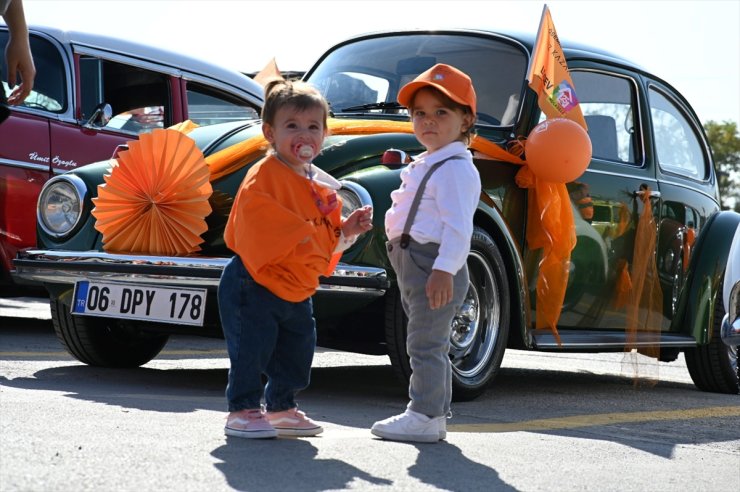 Ankara'da, Lösemili Çocuklar Haftası kapsamında klasik otomobillerle "farkındalık konvoyu" düzenlendi