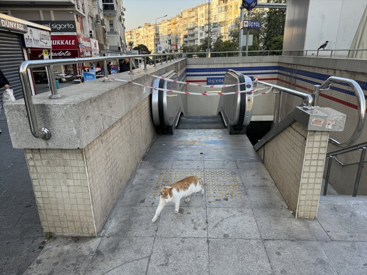 İzmir Metrosu'nda bazı yürüyen merdivenlerin çalışmaması tepkilere neden oluyor