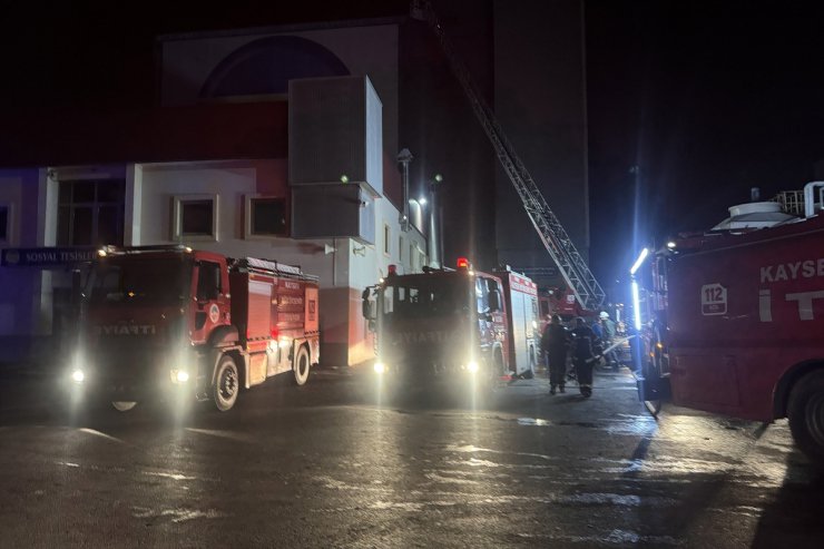 Kayseri'de kablo üretimi yapan fabrikada çıkan yangın kontrol altına alındı