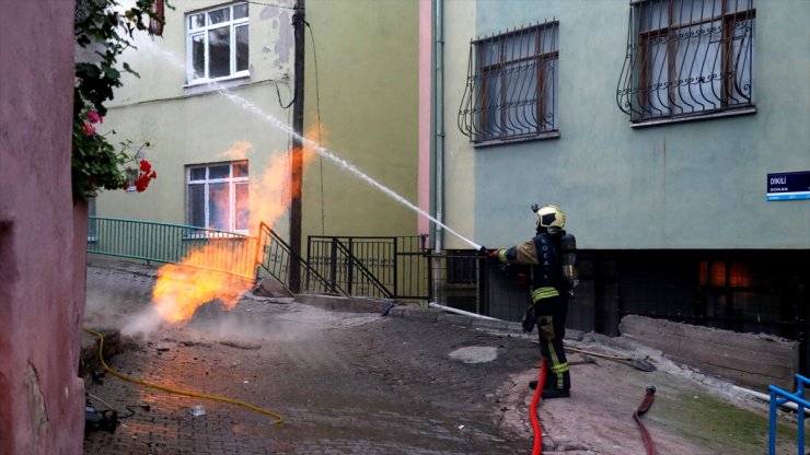 Kocaeli'de doğal gaz dağıtım hattında çıkan yangın söndürüldü