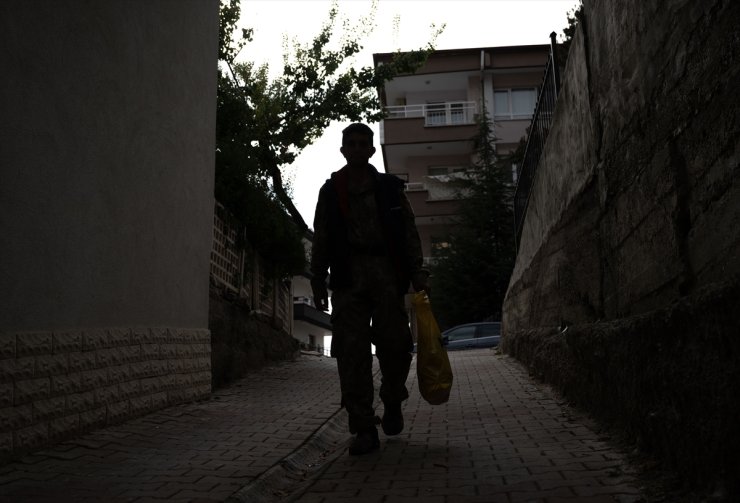 "Sarı Kanarya" adını verdiği kağıt toplama aracıyla hayalindeki kamyon için ter döküyor