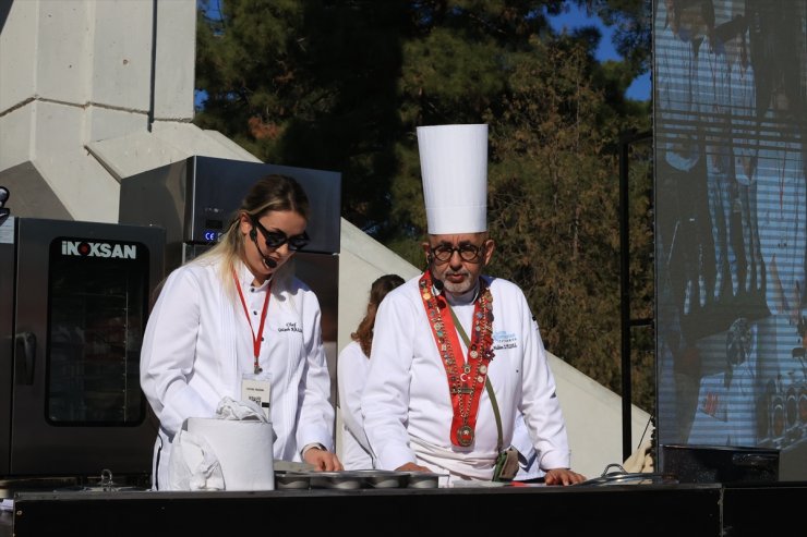 "Topraktan Sofraya Edirne Gastronomi Festivali" yemek tanıtımı ve ikramlarla devam ediyor